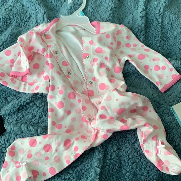 Pretty Pink/White Polka Dot 6M Onesie with Cap - Picture 3 of 9